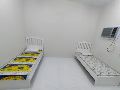 شقه